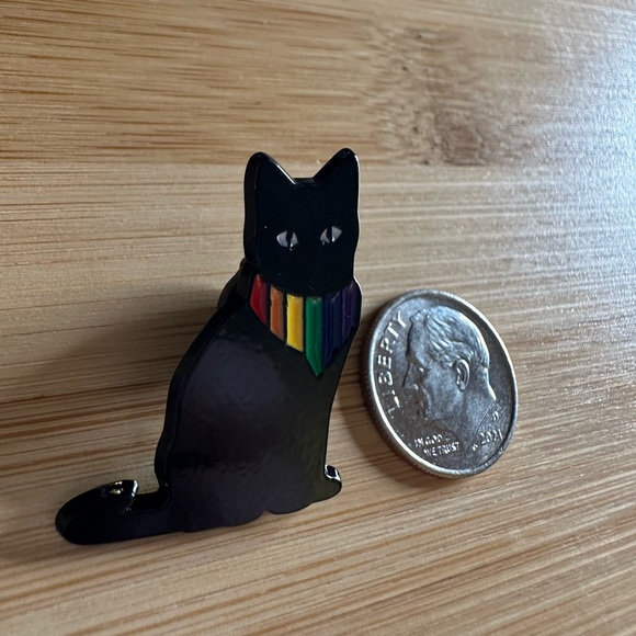 Pride Kitty Pin - Picture 3 of 3